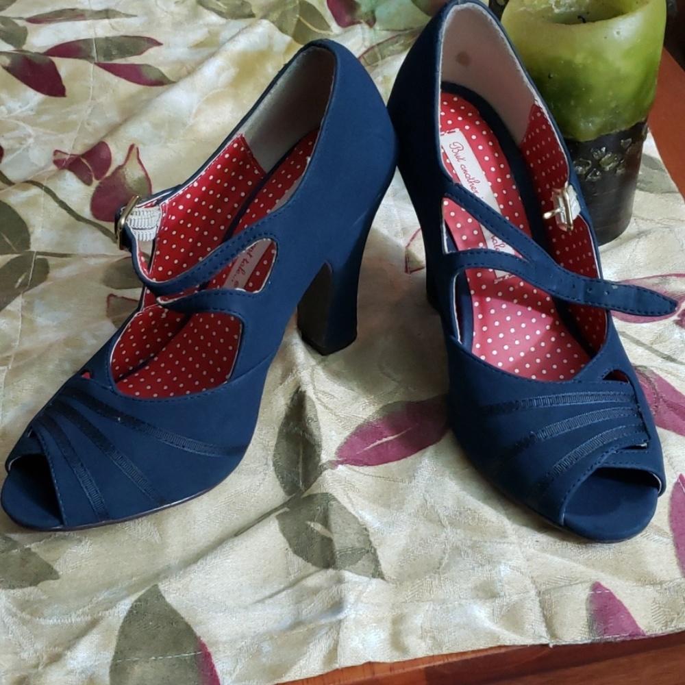 BAIT Retro style pumps Agent Carter Navy blue heels